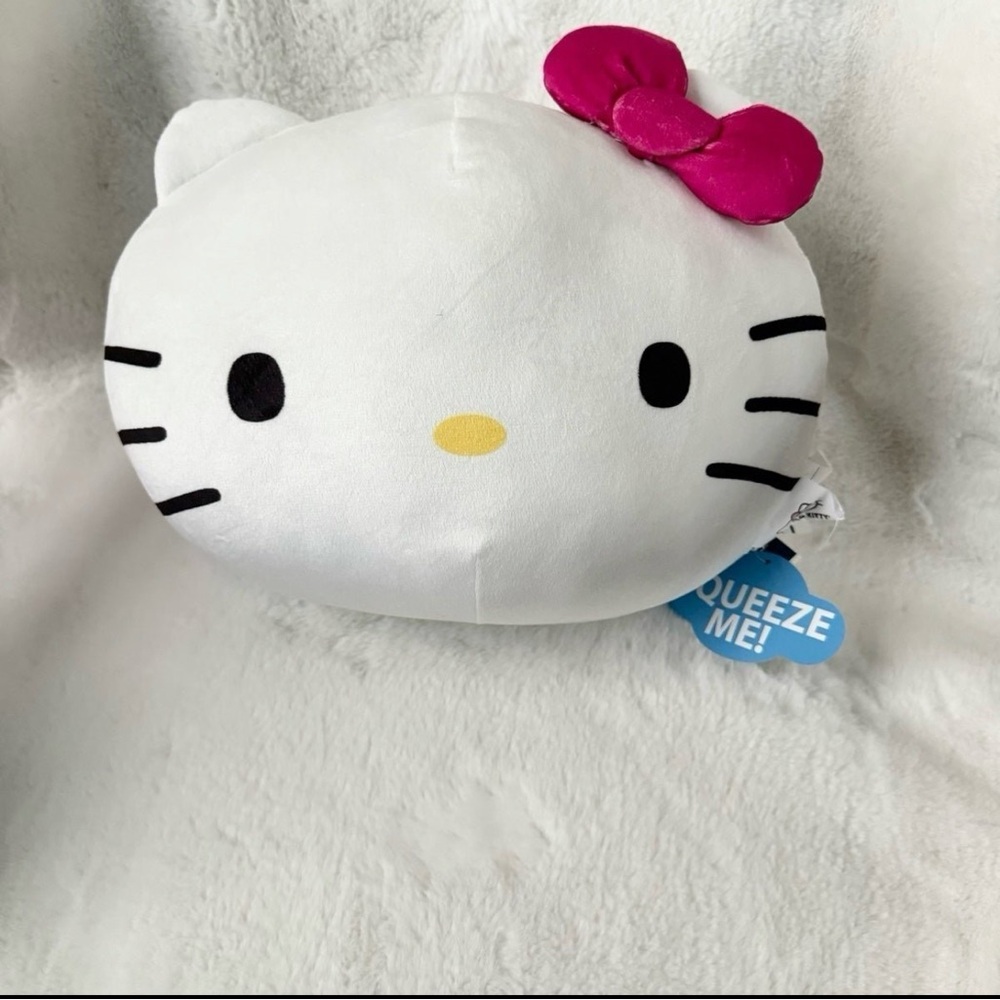 *NEW*Hello Kitty, throw & pillow set - Picture 9 of 13
